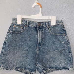 So cute, never been worn, very easy to pair with.